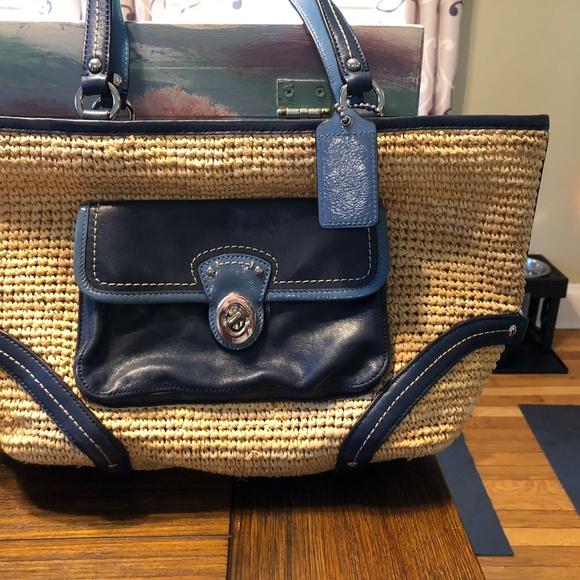 Coach. Natural Straw Tote Bag navy blue trim and pocket - Picture 4 of 8